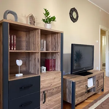 Lola Apartment *